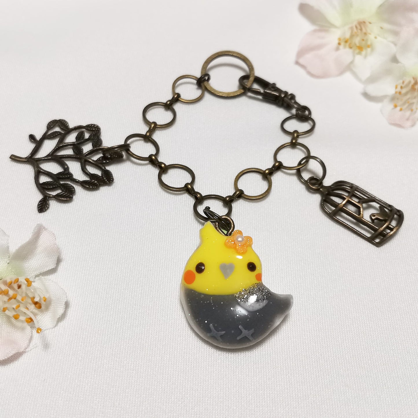 バッグチャーム お花とインコ オカメインコ グレー