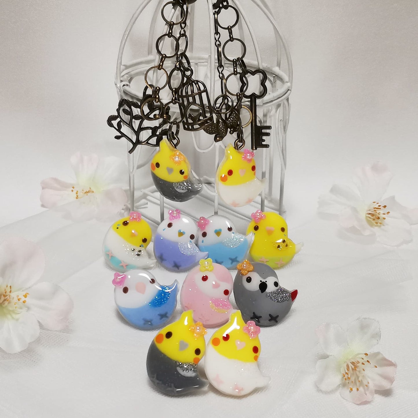 バッグチャーム お花とインコ オカメインコ グレー