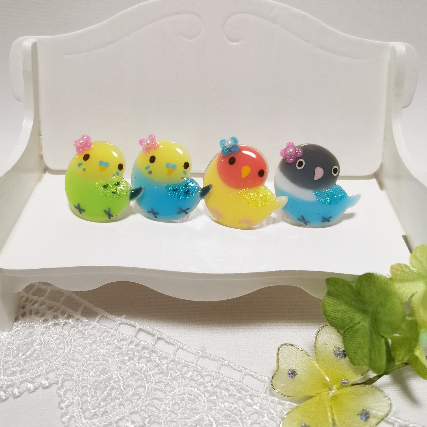 ブローチ お花とインコ セキセイインコ パイドグリーン