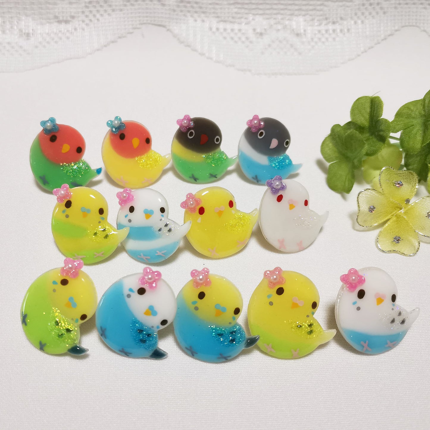 ブローチ お花とインコ セキセイインコ パイドグリーン
