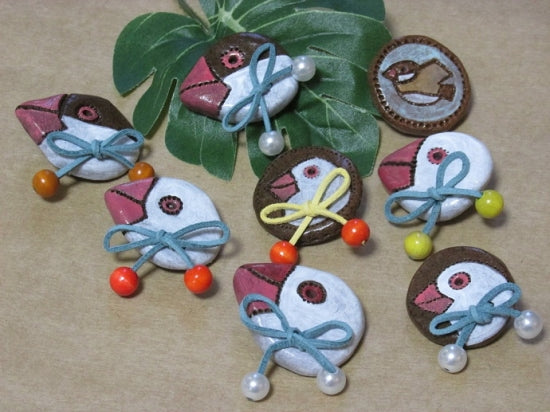 陶土製、文鳥ブローチ E - 小鳥雑貨専門のお店 スウィート・バーディー・ブティック