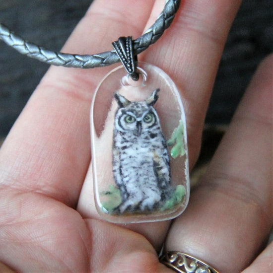 ガラスフュージングペンダント フクロウ - 小鳥雑貨専門のお店 スウィート・バーディー・ブティック