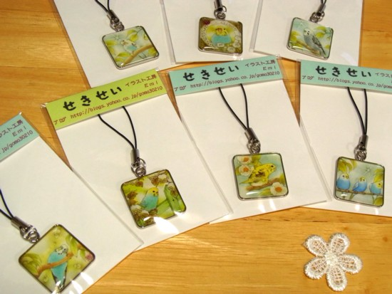 ストラップ 文鳥ペア 梅 - 小鳥雑貨専門のお店 スウィート・バーディー・ブティック