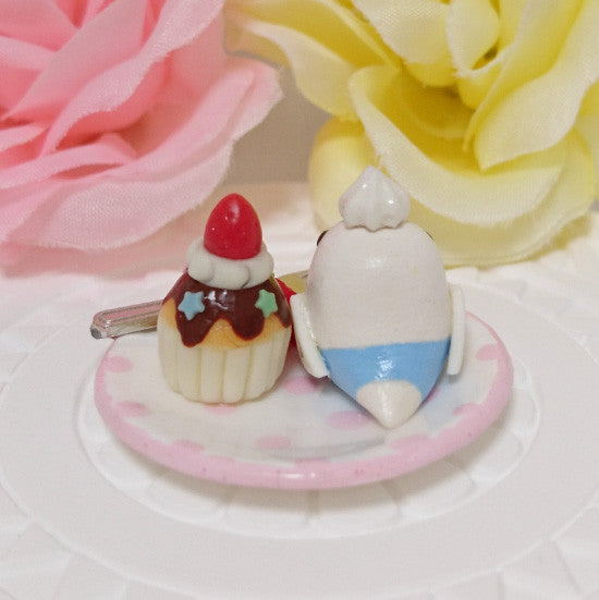 ミニチュア いちごカップケーキプレート セキセイインコ 白ハルクイン - 小鳥雑貨専門のお店 スウィート・バーディー・ブティック