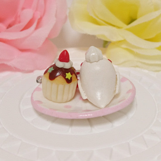 ミニチュア いちごカップケーキプレート セキセイインコ ルチノー アルビノ - 小鳥雑貨専門のお店 スウィート・バーディー・ブティック