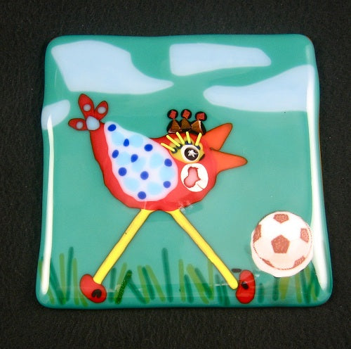 ガラスフュージング 小鳥のお姫様コレクション 《 サッカー好きなお姫様》 コースター C - 小鳥雑貨専門のお店 スウィート・バーディー・ブティック
