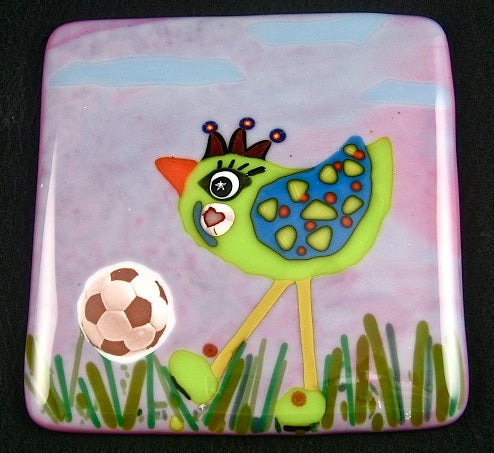 ガラスフュージング 小鳥のお姫様コレクション 《 サッカー好きなお姫様》 コースター D - 小鳥雑貨専門のお店 スウィート・バーディー・ブティック