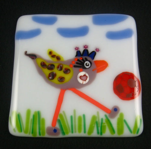 ガラスフュージング 小鳥のお姫様コレクション 《 サッカー好きなお姫様》 コースター D - 小鳥雑貨専門のお店 スウィート・バーディー・ブティック