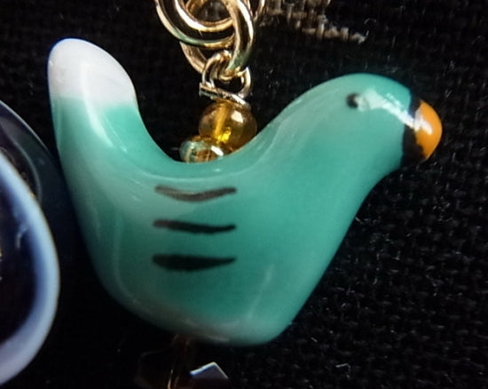 鳥羽根ブローチA - 小鳥雑貨専門のお店 スウィート・バーディー・ブティック