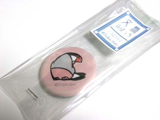 桜文鳥柄 『むいーん』 缶バッジ 32ミリ - 小鳥雑貨専門のお店 スウィート・バーディー・ブティック