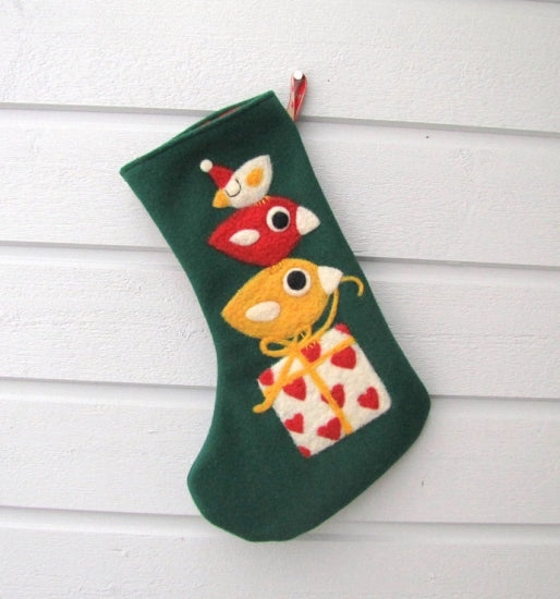 羊毛フェルト クリスマスの靴下 クリスマスソックス 3羽の小鳥とプレゼント - 小鳥雑貨専門のお店 スウィート・バーディー・ブティック
