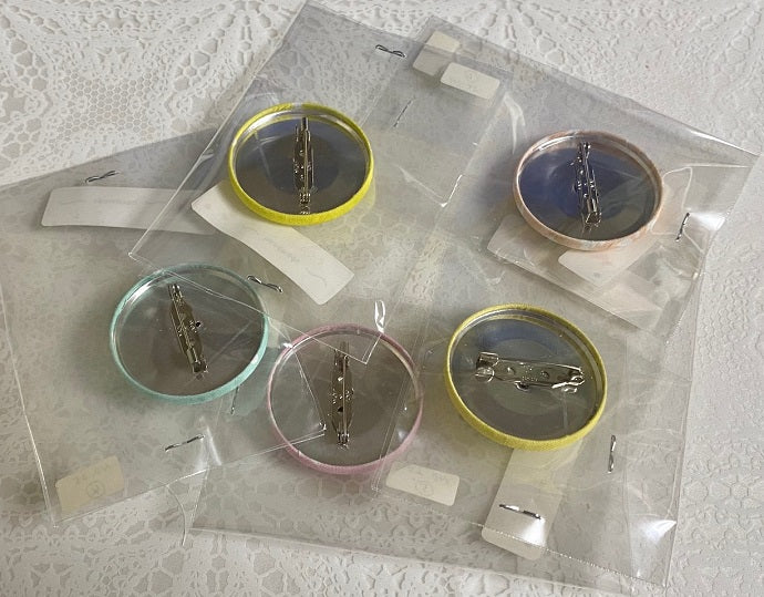 小鳥くるみバッジ 38ミリ オカメインコ