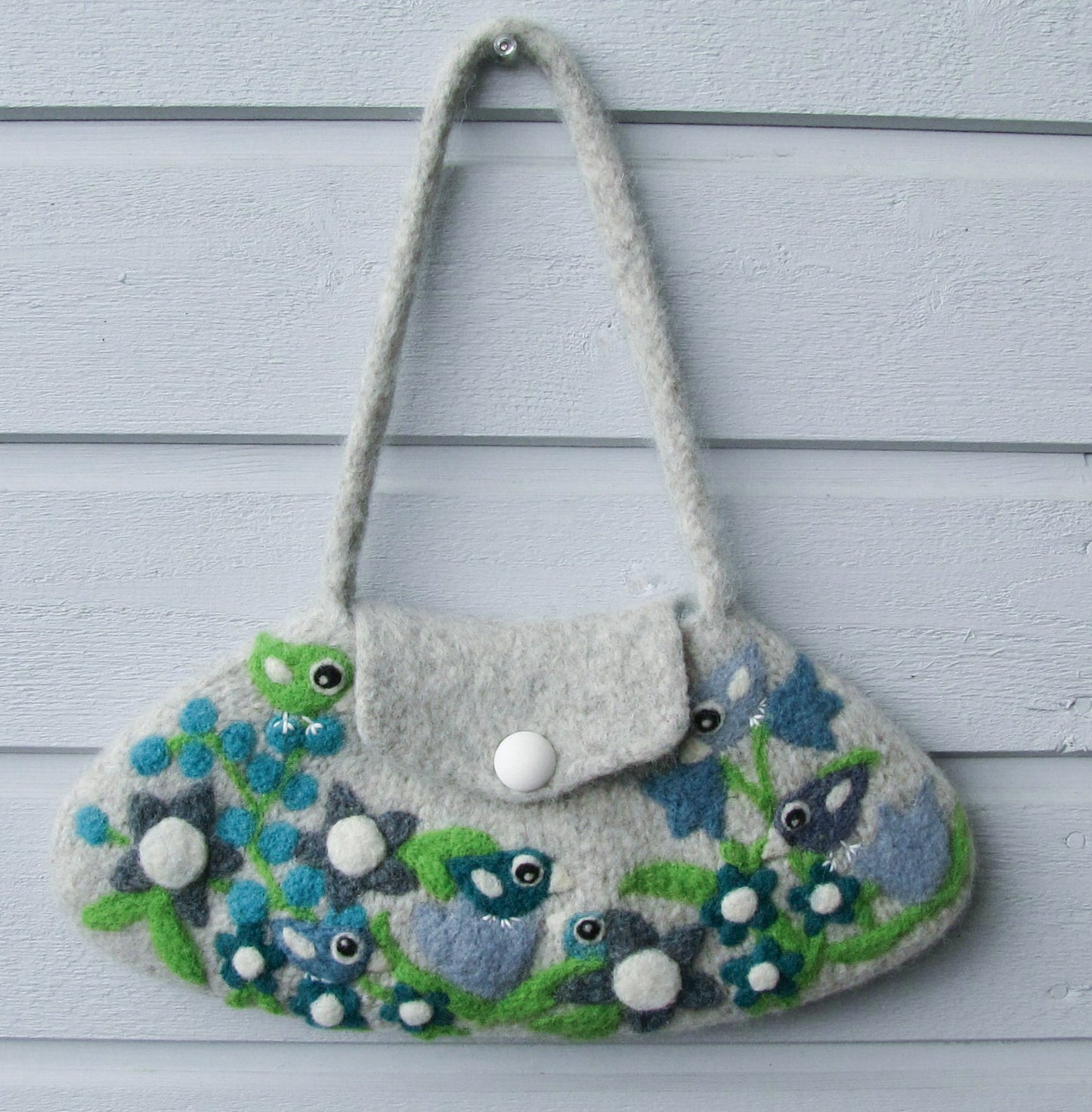 お花と小鳥いっぱいの羊毛フェルトバッグ ライトグレー - 小鳥雑貨専門のお店 スウィート・バーディー・ブティック