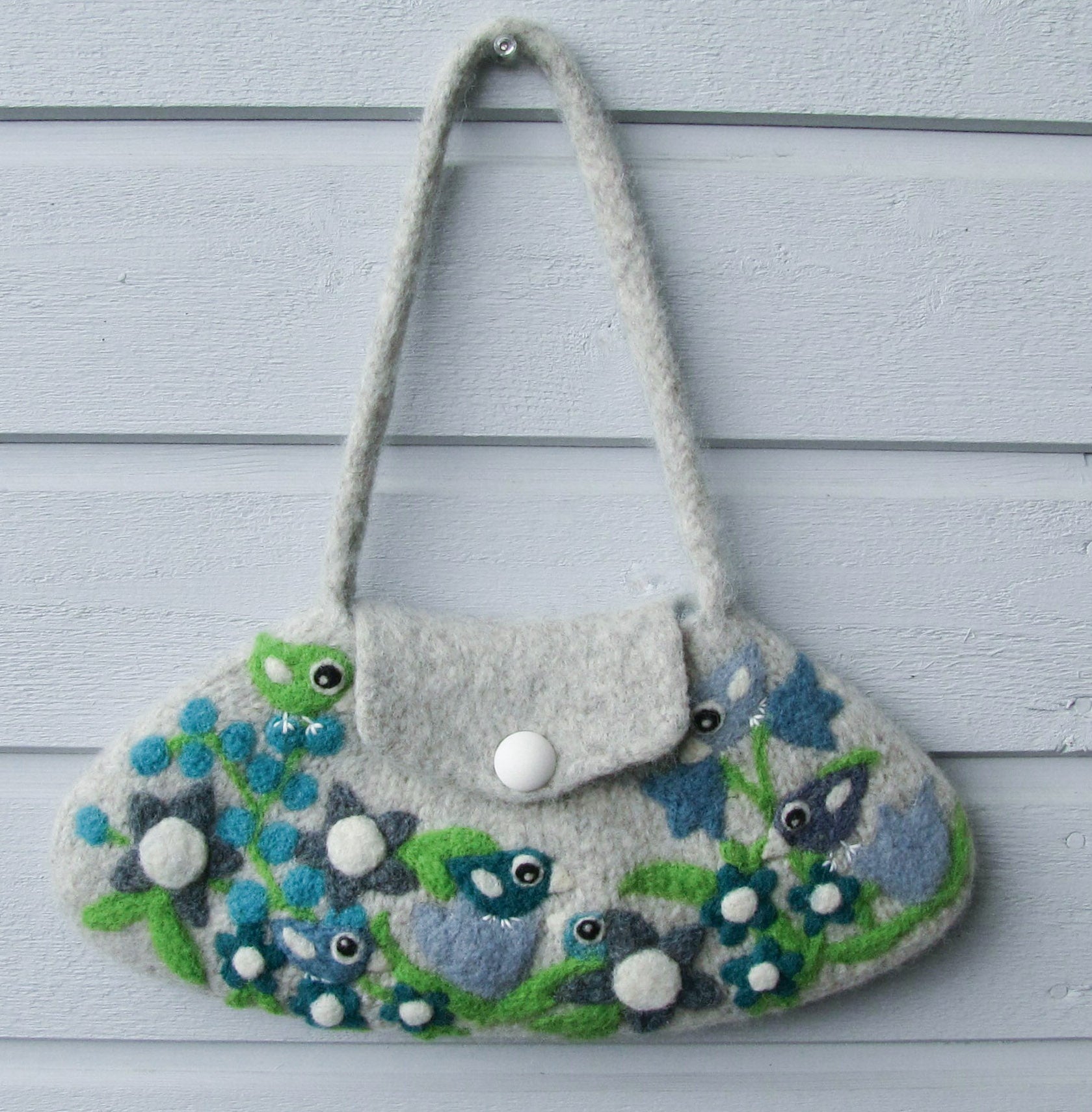 お花と小鳥いっぱいの羊毛フェルトバッグ ライトグレー - 小鳥雑貨専門のお店 スウィート・バーディー・ブティック
