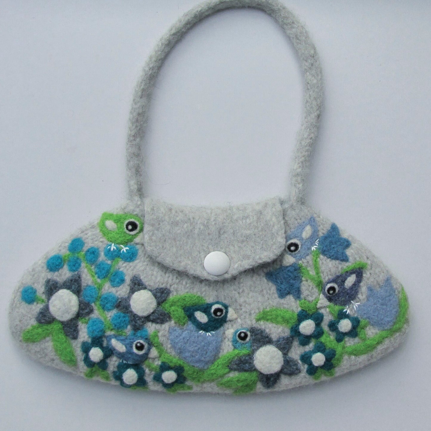 お花と小鳥いっぱいの羊毛フェルトバッグ ライトグレー - 小鳥雑貨専門のお店 スウィート・バーディー・ブティック