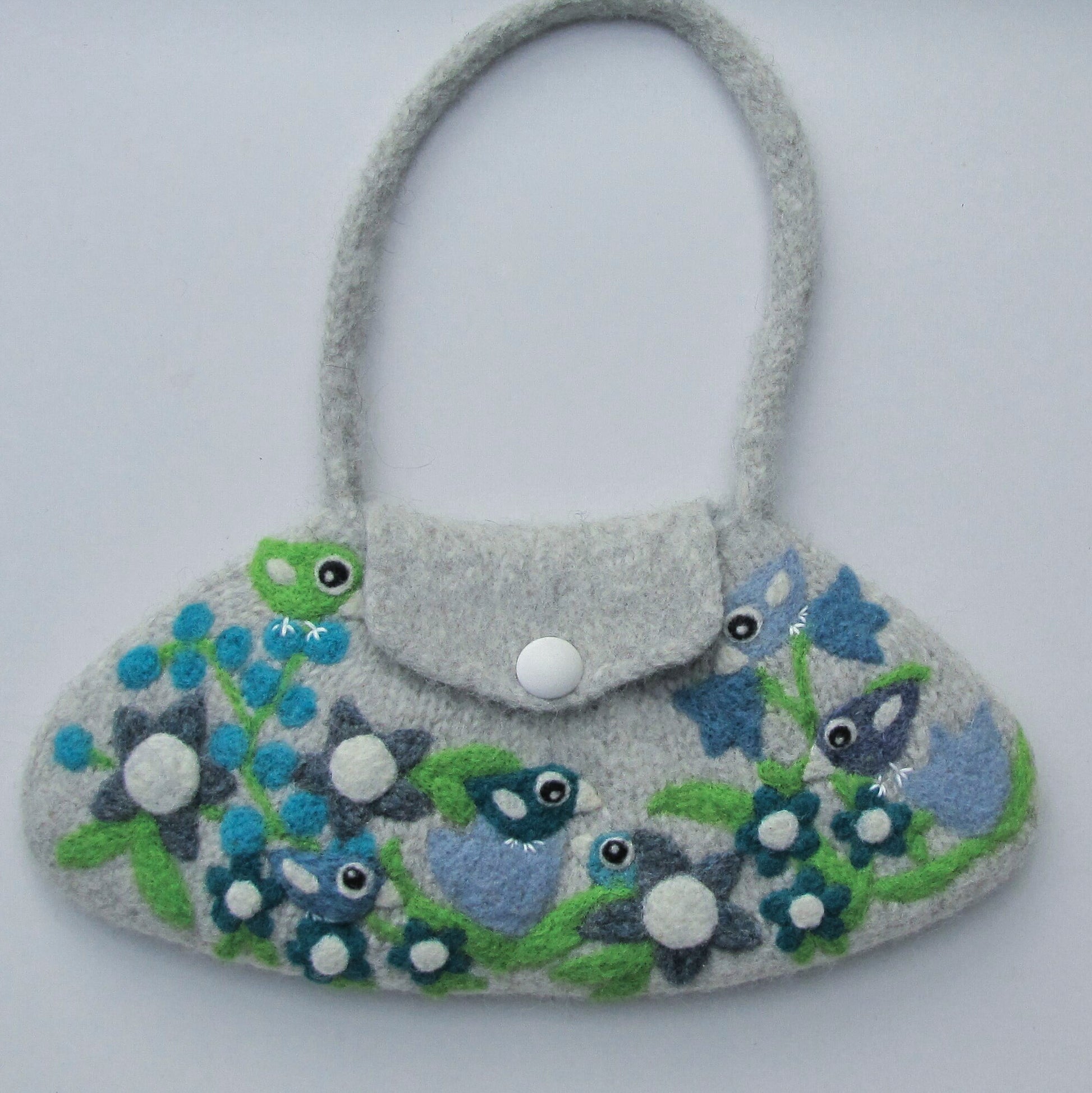 お花と小鳥いっぱいの羊毛フェルトバッグ ライトグレー - 小鳥雑貨専門のお店 スウィート・バーディー・ブティック