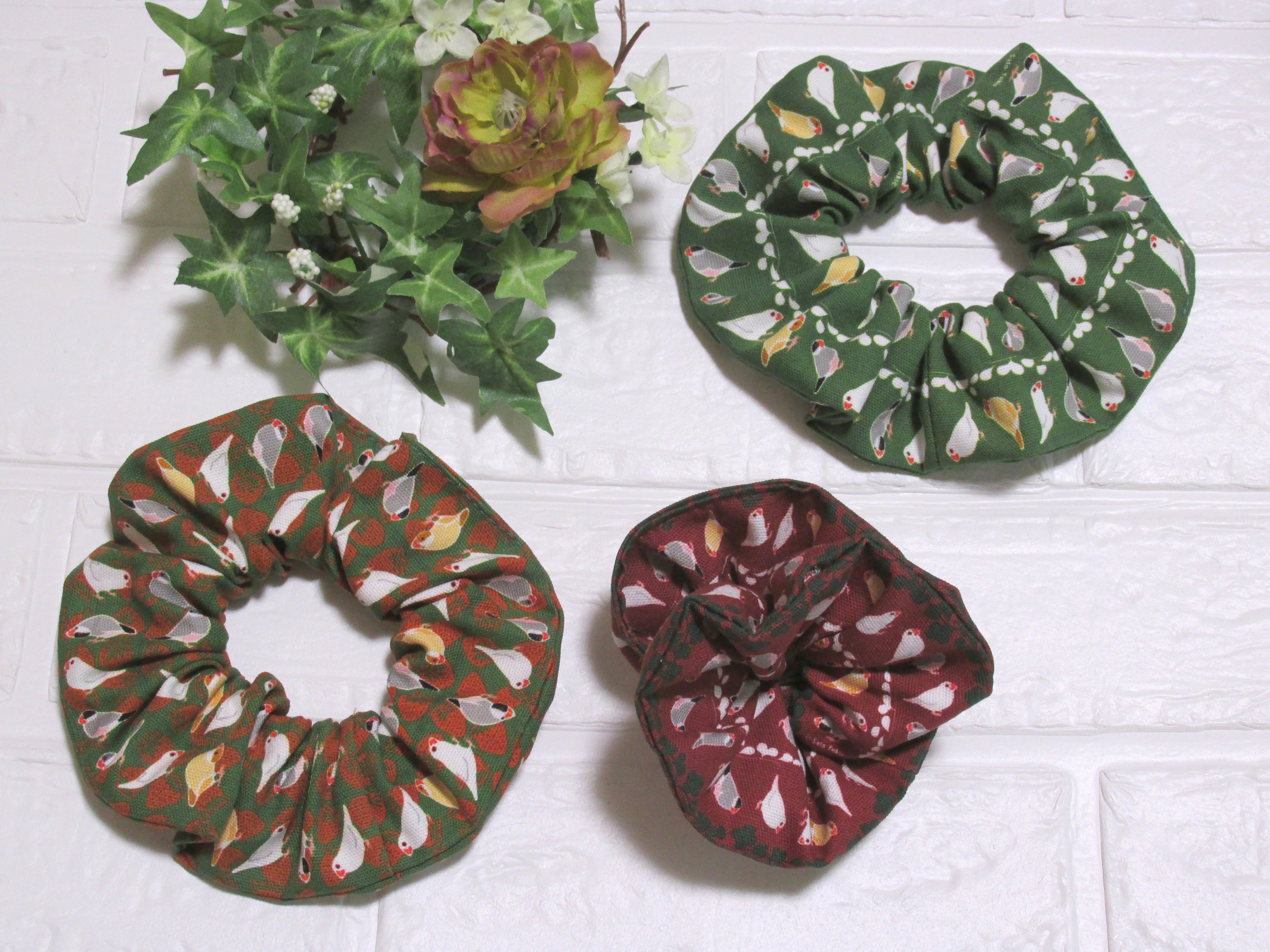 トッシュちょび様　9.30 鳥　レジンヘアゴム　秋の空紅葉 鳥 レジンヘアゴム 秋の空紅葉