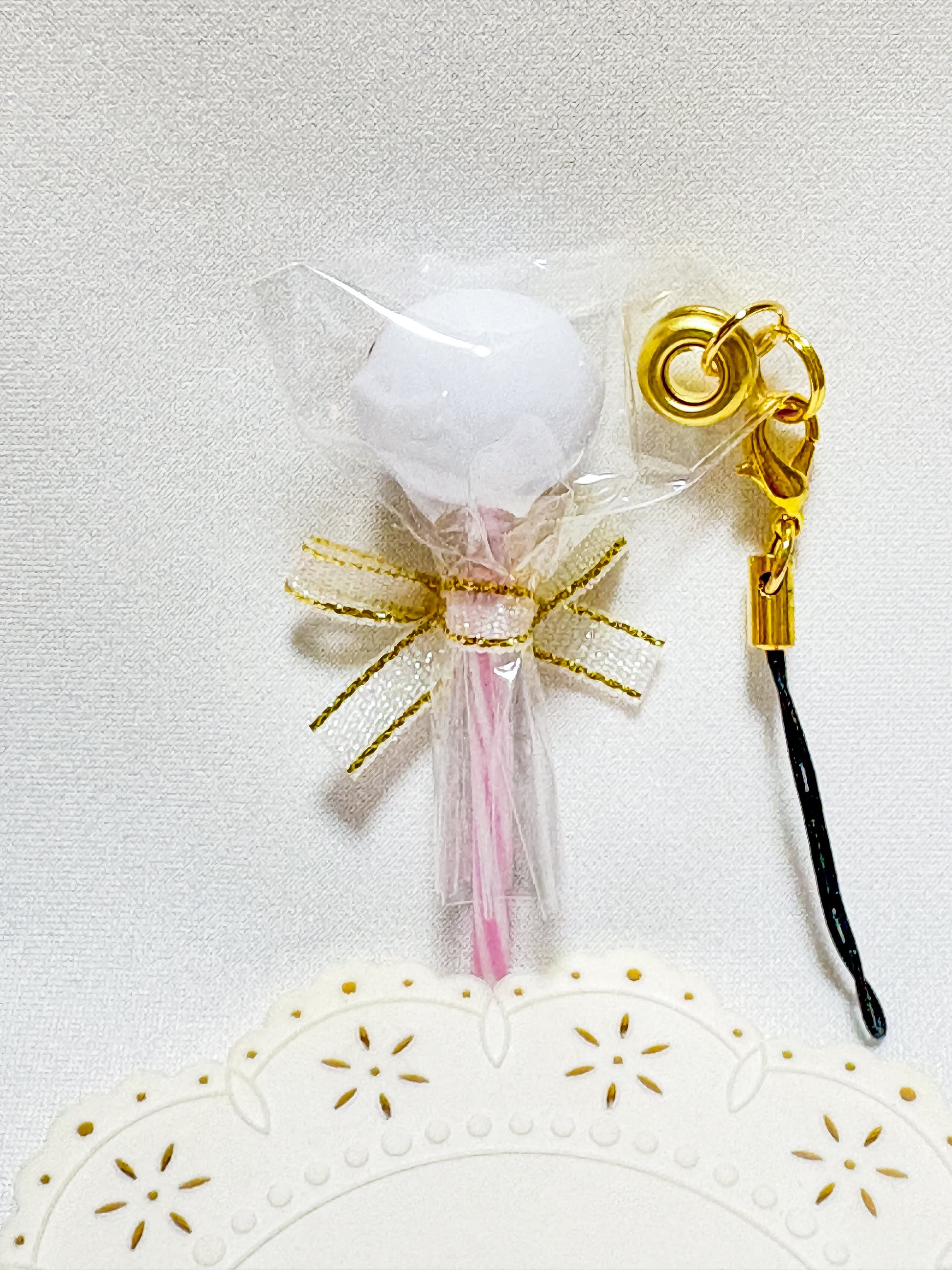 ストラップ　ロリポップキャンディ　セキセイインコ　アルビノ - Sweet Birdie Boutique