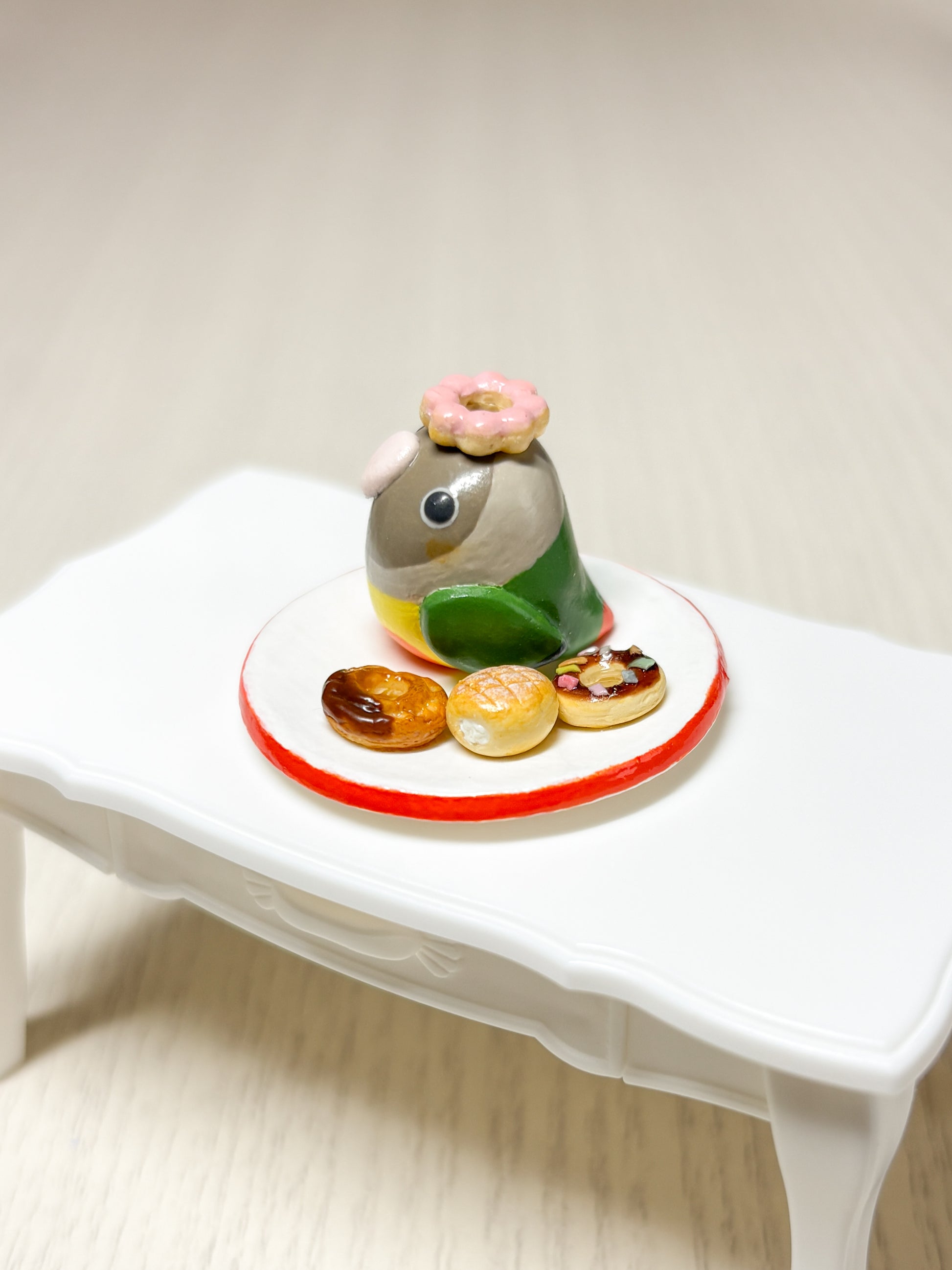 ミニチュア　ドーナツプレート　ウロコインコ - Sweet Birdie Boutique