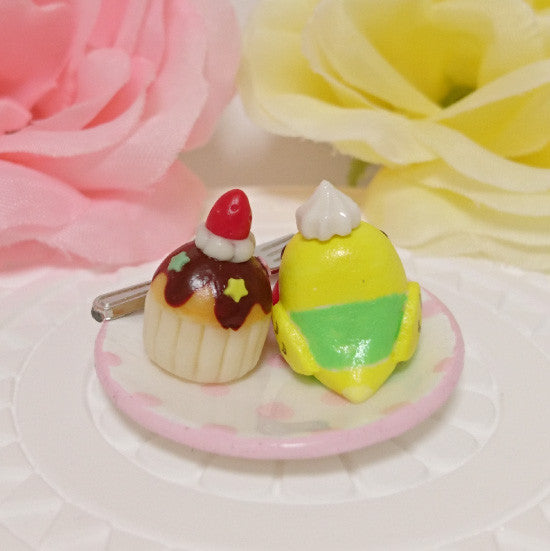 ミニチュア いちごカップケーキプレート セキセイインコ パイド グリーン - 小鳥雑貨専門のお店　スウィート・バーディー・ブティック
