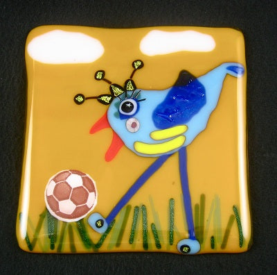ガラスフュージング　小鳥のお姫様コレクション　《 サッカー好きなお姫様》　コースター　Ｄ - 小鳥雑貨専門のお店　スウィート・バーディー・ブティック